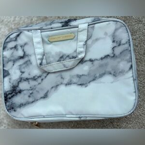 Marble-Print Cosmetic Case with Hanger - White & Gray